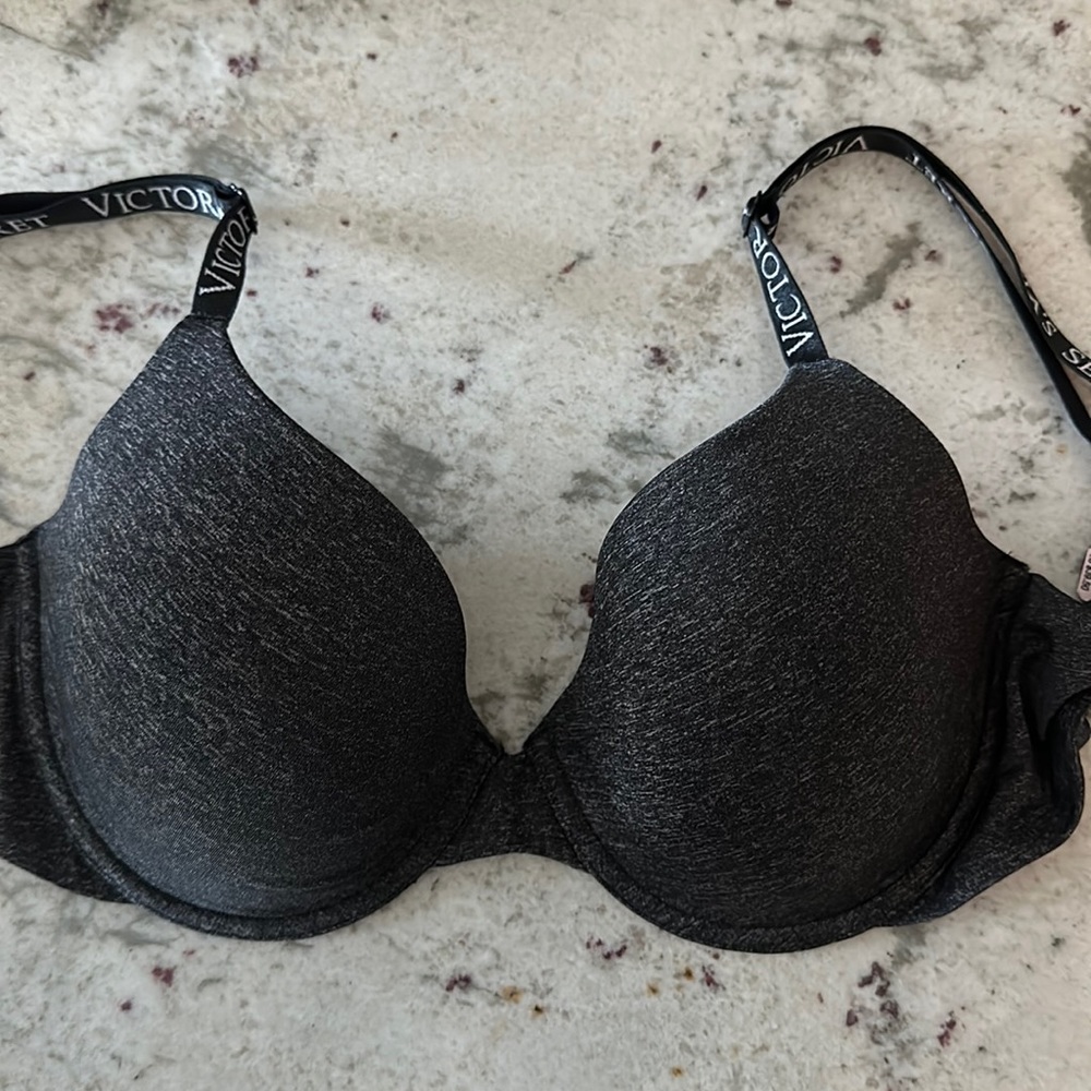 Victoria’s Secret 34D T-Shirt Lightly Lined Demi Bra